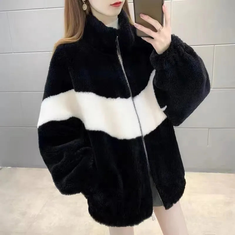 2023 Winter New Thickened Foreigner Fur Coat Women's Lamb Hair Particle Integrated Black and White Contrast Sweater